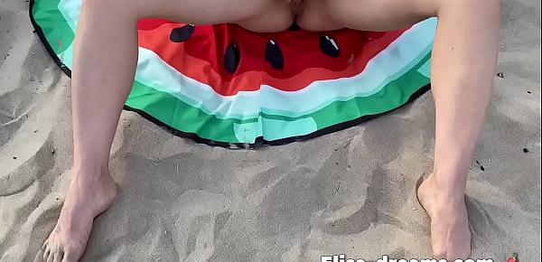  Masturbation at beach in front of voyeurs